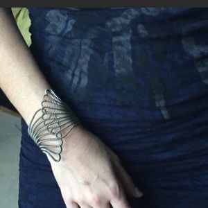 Antique fan/shell cuff